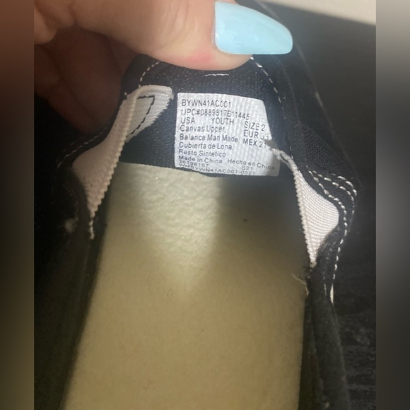 💰2/$10 Used kids black slip on shoes- wonder nation size 2 - Picture 8 of 10